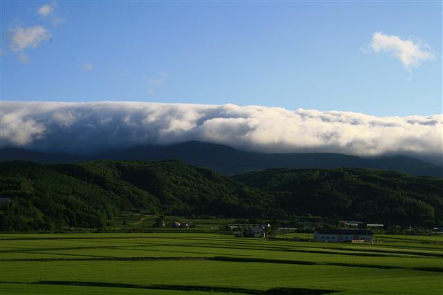 山の上の雲_img